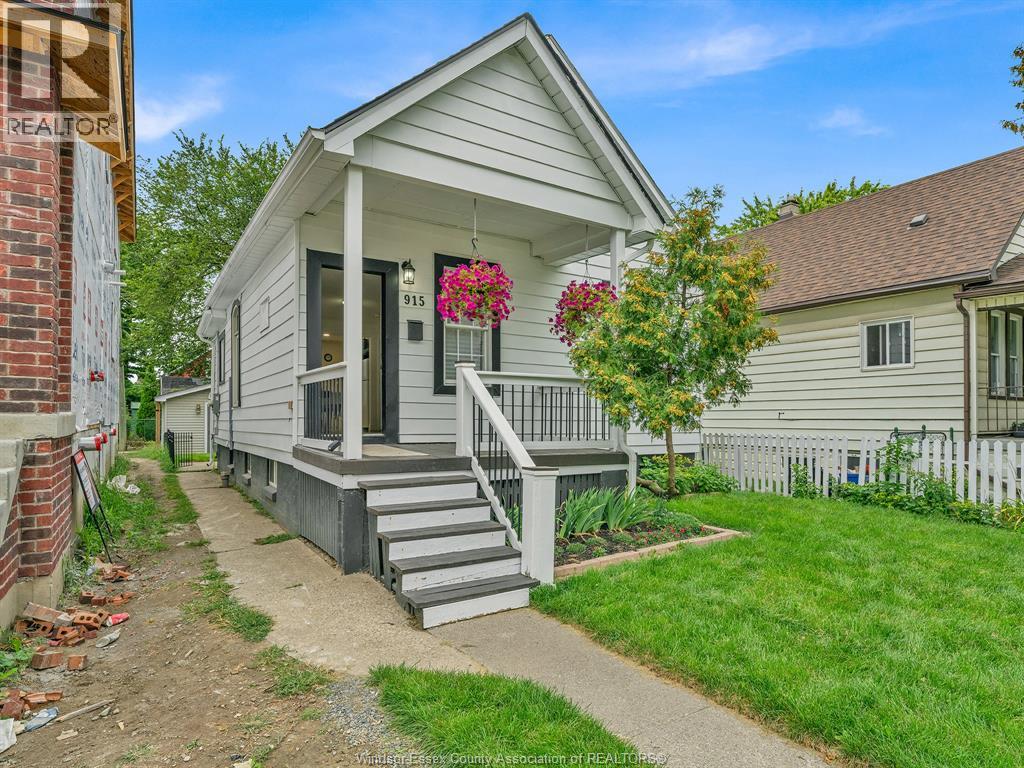Photo 2 of 915 Mckay Avenue, Windsor ON