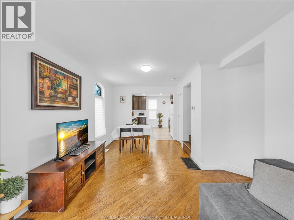 Photo 7 of 915 Mckay Avenue, Windsor ON
