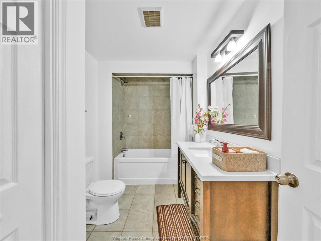 Photo 16 of 915 Mckay Avenue, Windsor ON