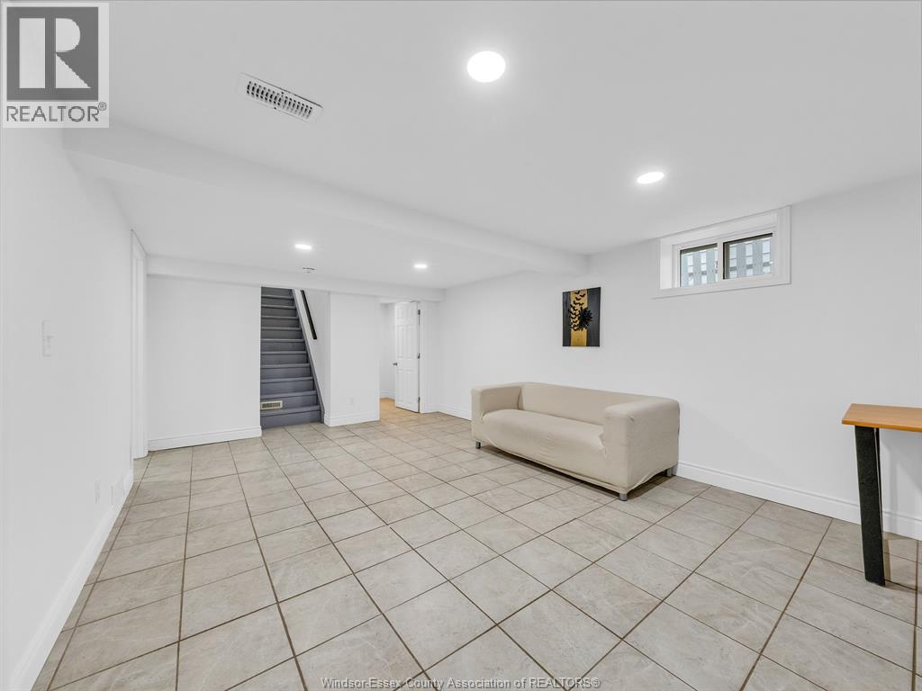 Photo 29 of 915 Mckay Avenue, Windsor ON