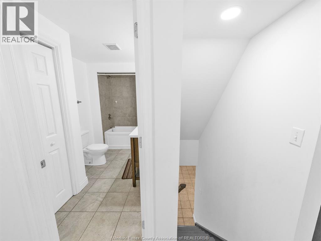 Photo 19 of 915 Mckay Avenue, Windsor ON