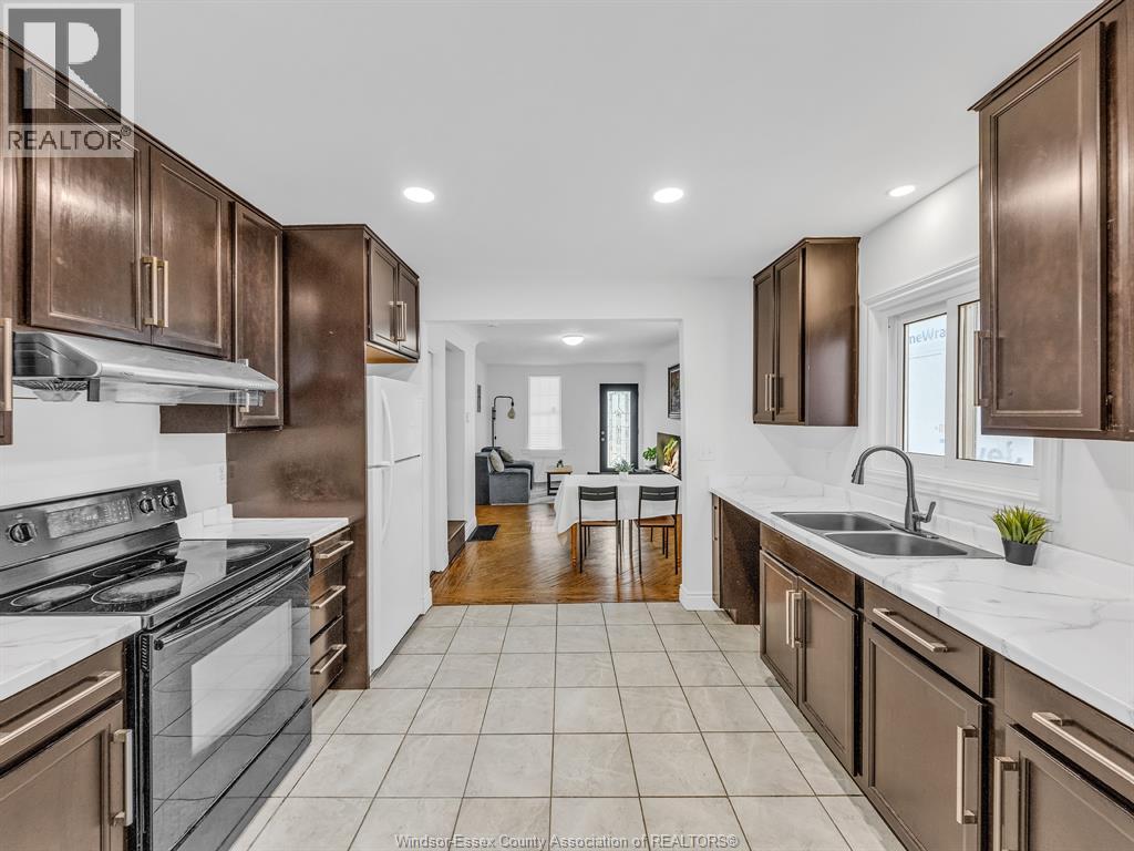 Photo 18 of 915 Mckay Avenue, Windsor ON