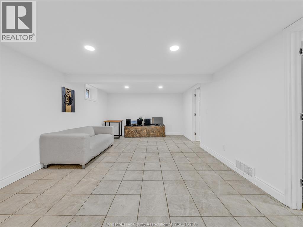 Photo 28 of 915 Mckay Avenue, Windsor ON