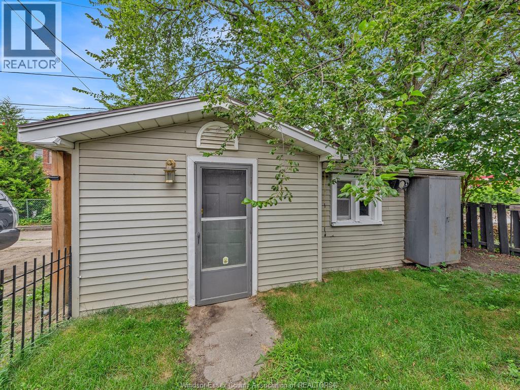 Photo 39 of 915 Mckay Avenue, Windsor ON