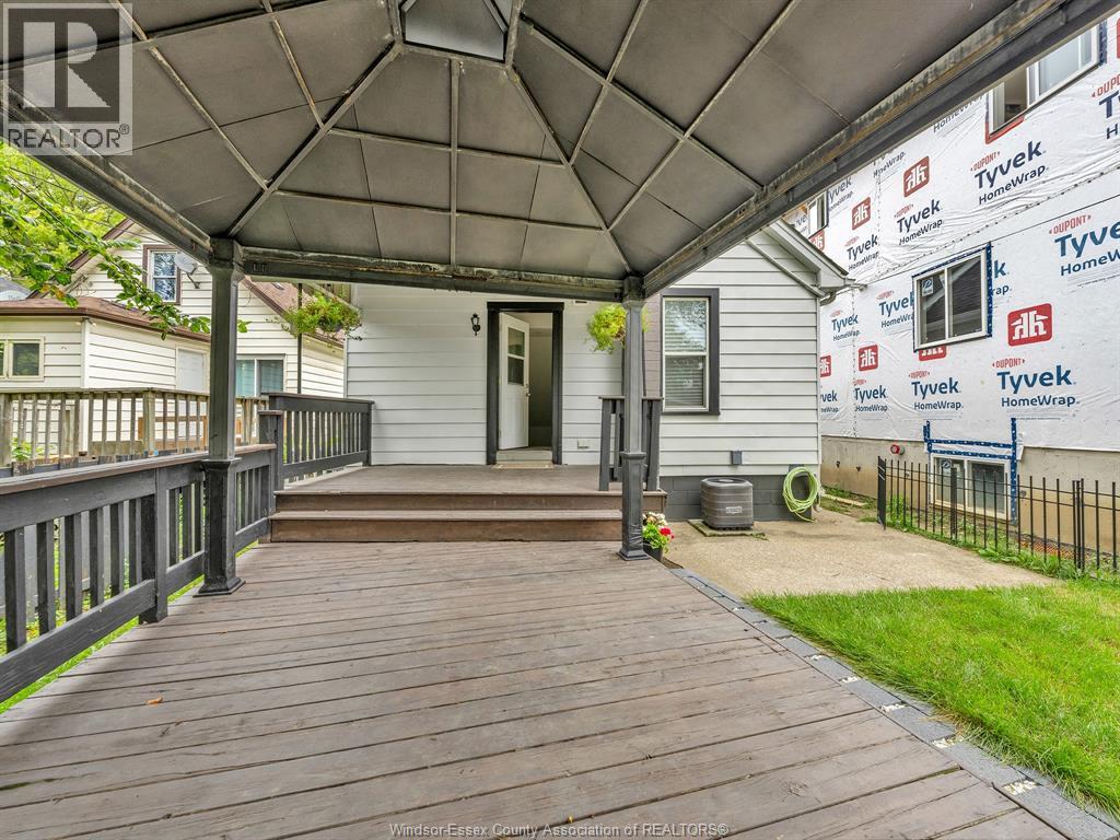 Photo 38 of 915 Mckay Avenue, Windsor ON