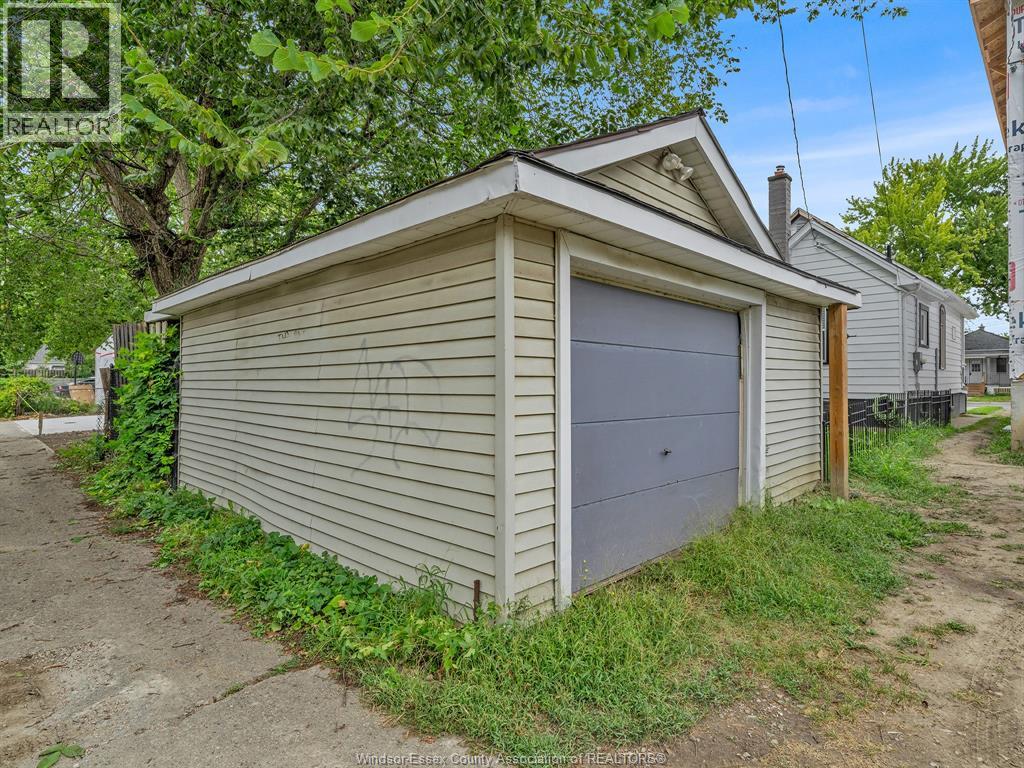 Photo 43 of 915 Mckay Avenue, Windsor ON