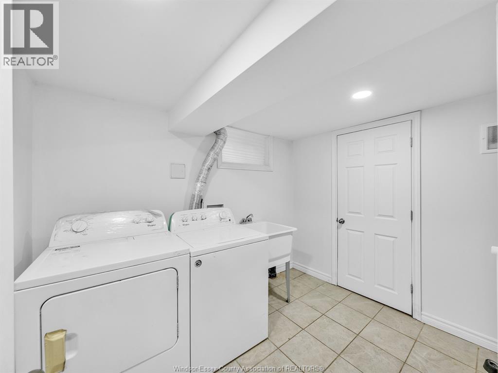 Photo 33 of 915 Mckay Avenue, Windsor ON