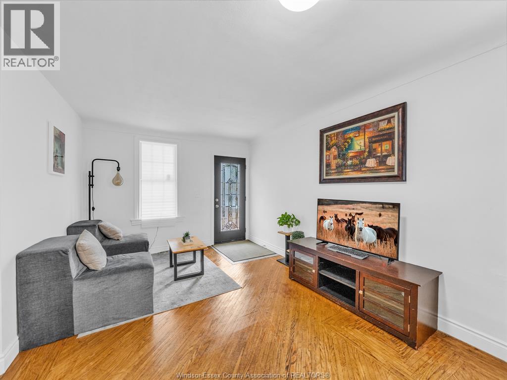 Photo 8 of 915 Mckay Avenue, Windsor ON