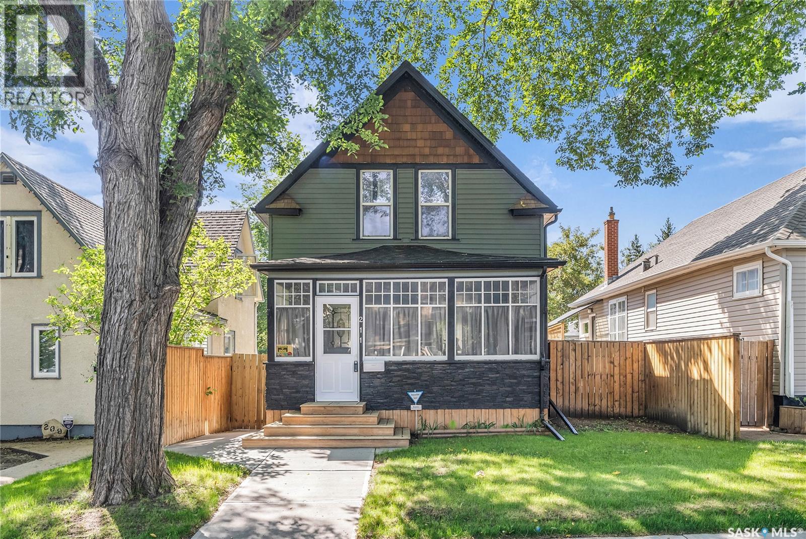 Photo 21 of 211 28th Street W, Saskatoon SK