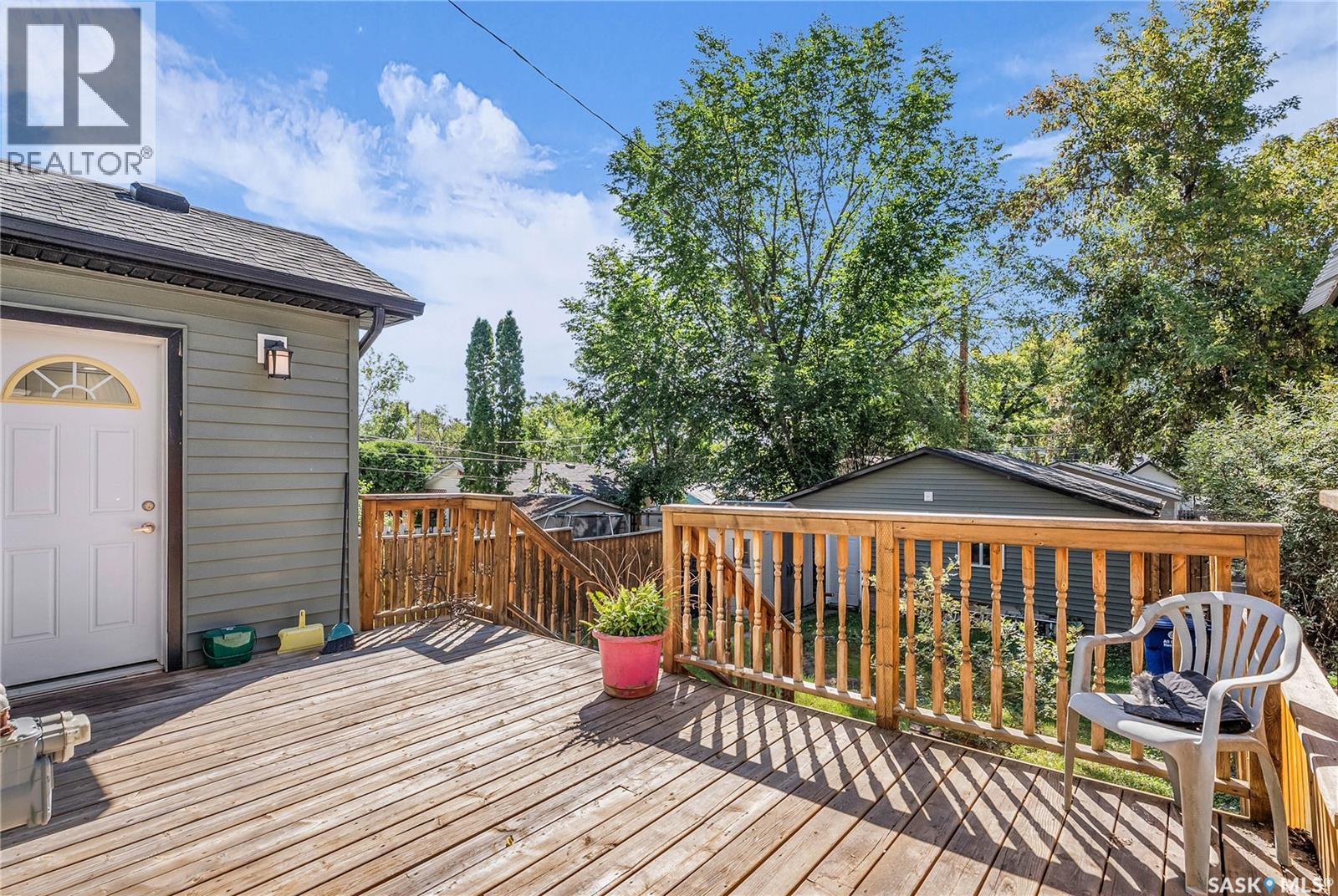 Photo 15 of 211 28th Street W, Saskatoon SK
