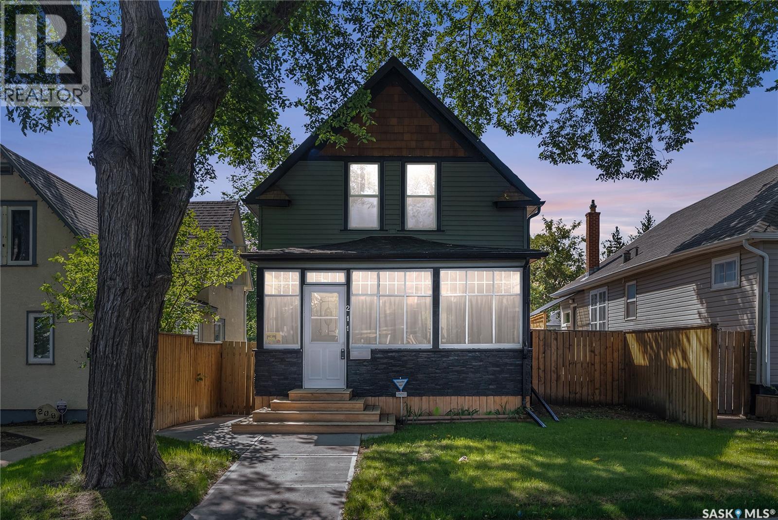 Photo 18 of 211 28th Street W, Saskatoon SK