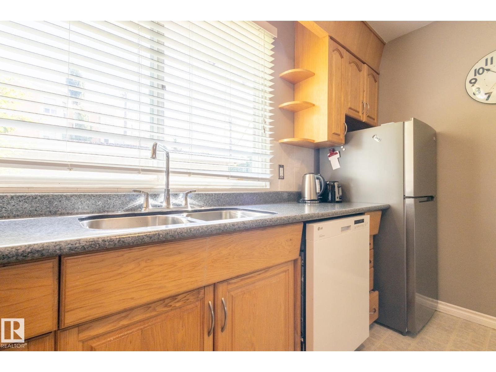 Photo 12 of 9015 157 St Nw, Edmonton AB