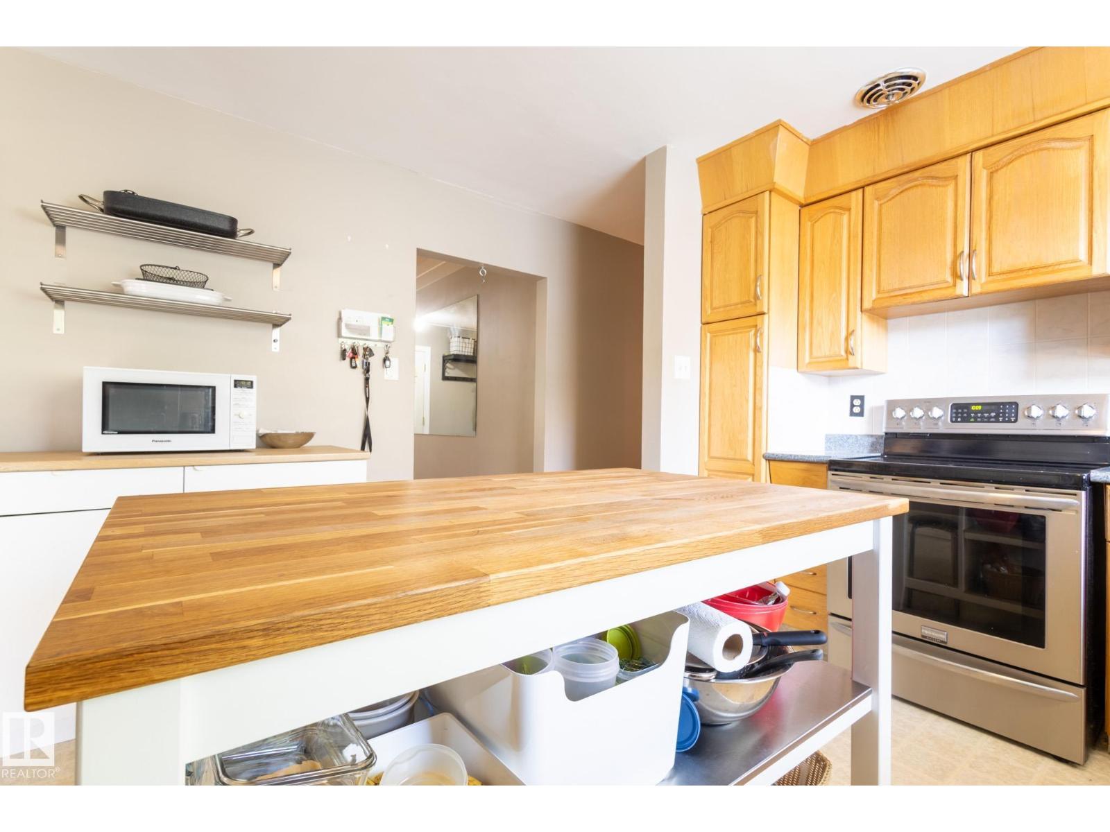 Photo 14 of 9015 157 St Nw, Edmonton AB