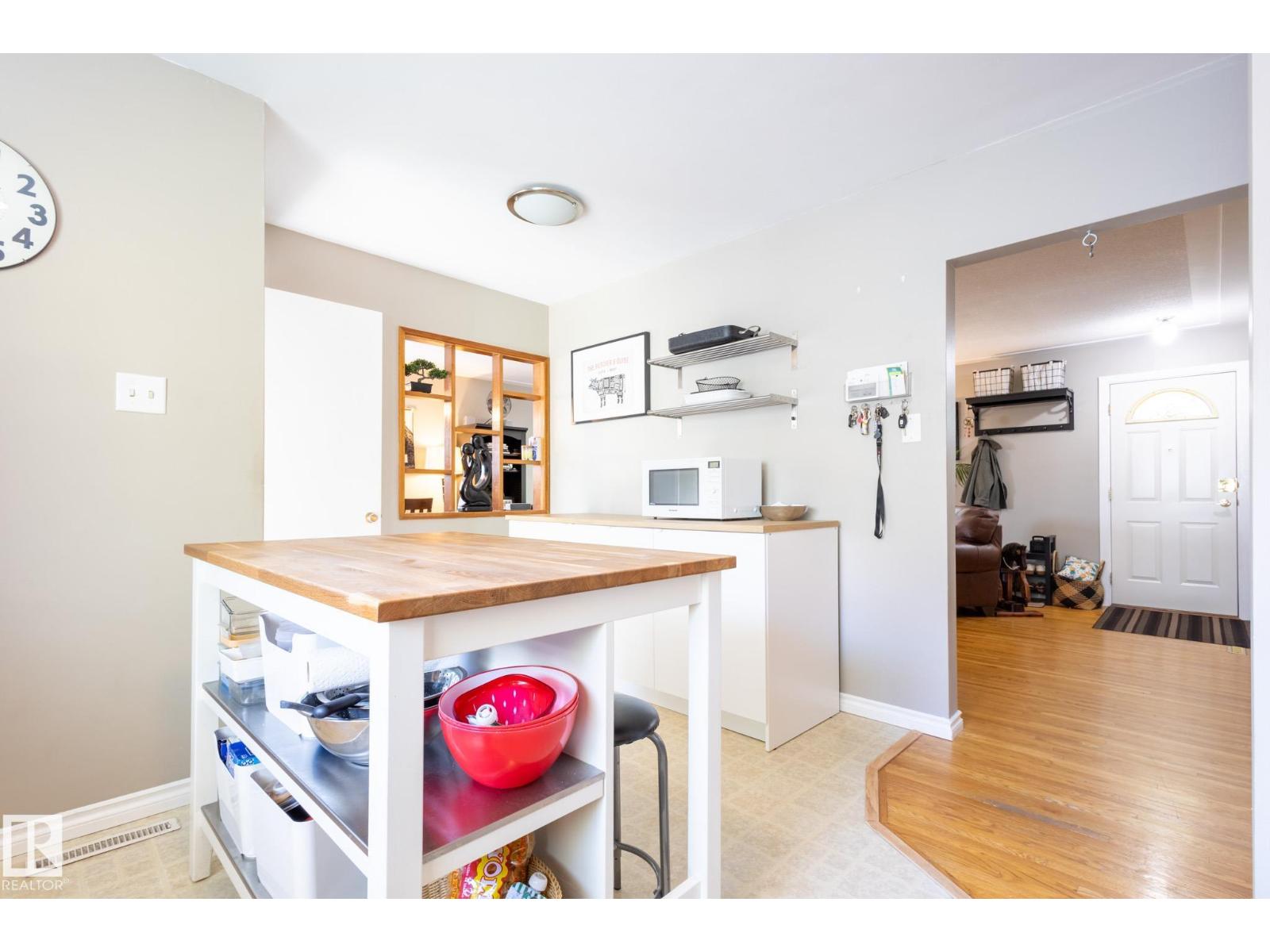 Photo 15 of 9015 157 St Nw, Edmonton AB