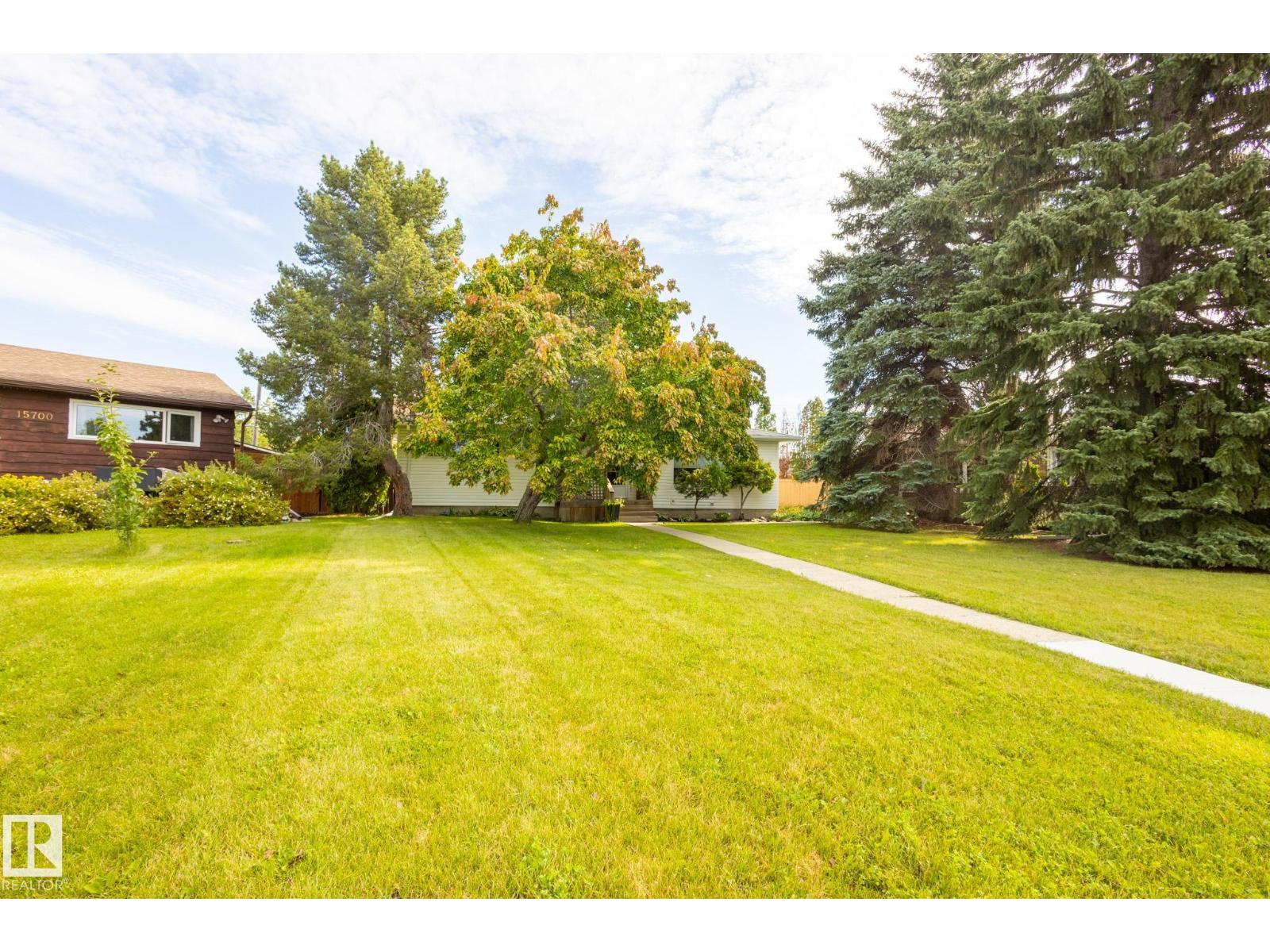Photo 3 of 9015 157 St Nw, Edmonton AB
