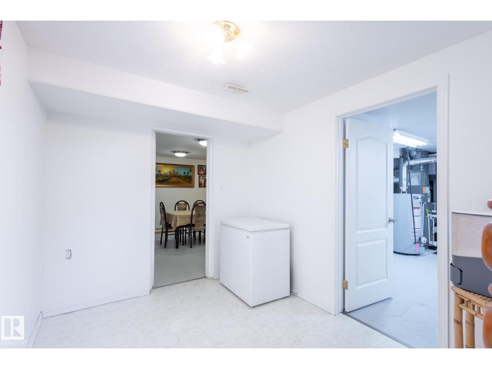 Photo 36 of 9015 157 St Nw, Edmonton AB