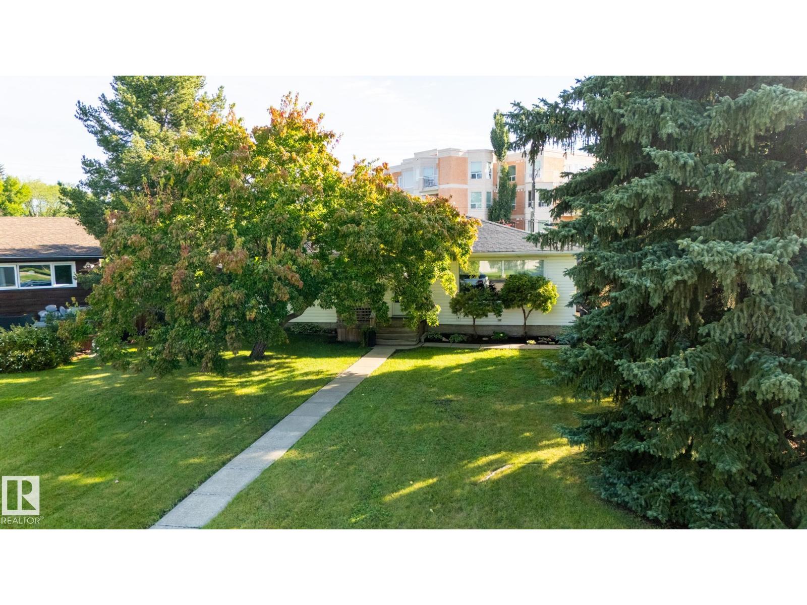 Photo 4 of 9015 157 St Nw, Edmonton AB
