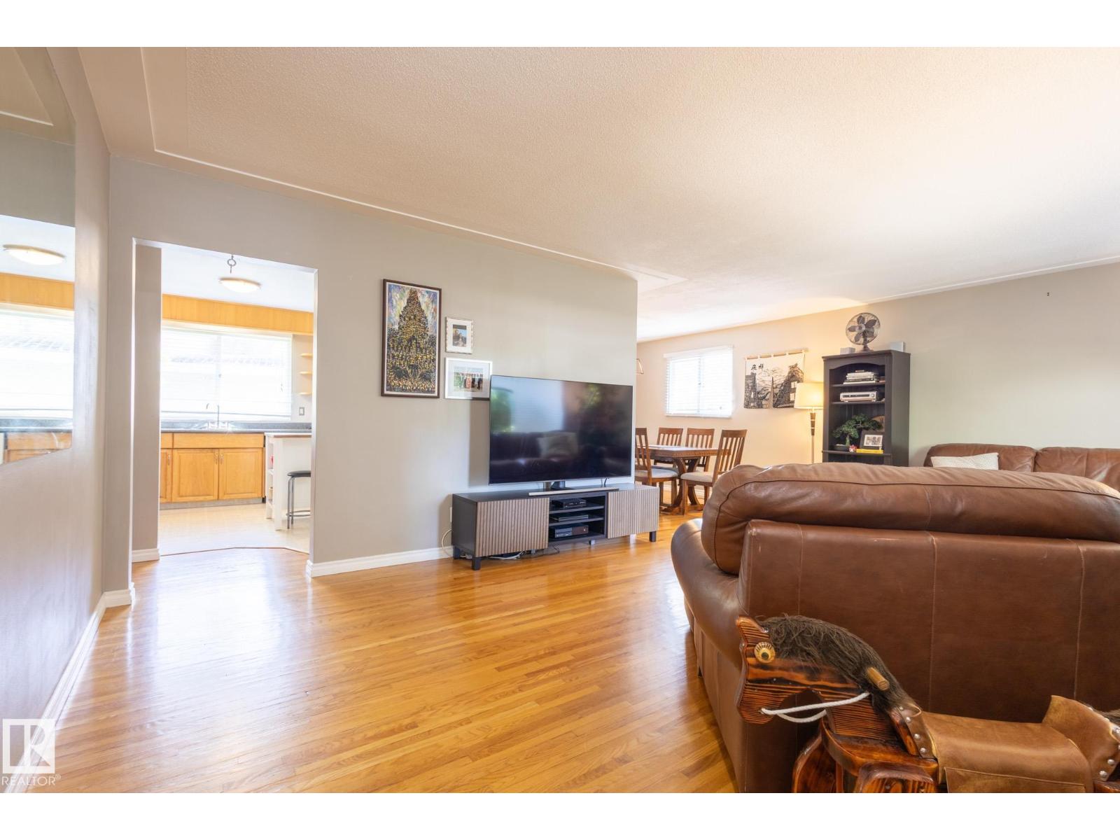 Photo 8 of 9015 157 St Nw, Edmonton AB