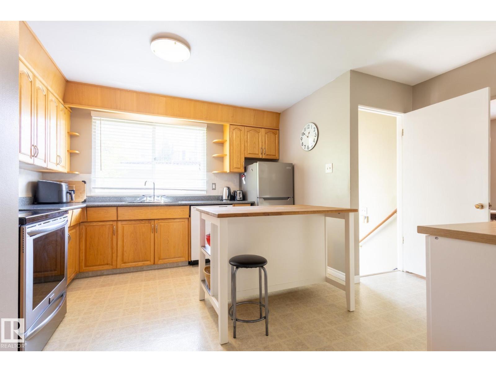 Photo 9 of 9015 157 St Nw, Edmonton AB