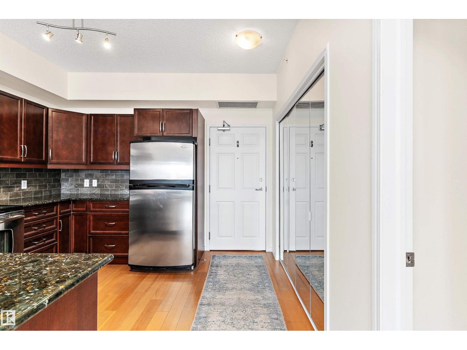 Photo 2 of 702 10303 111 St Nw, Edmonton AB