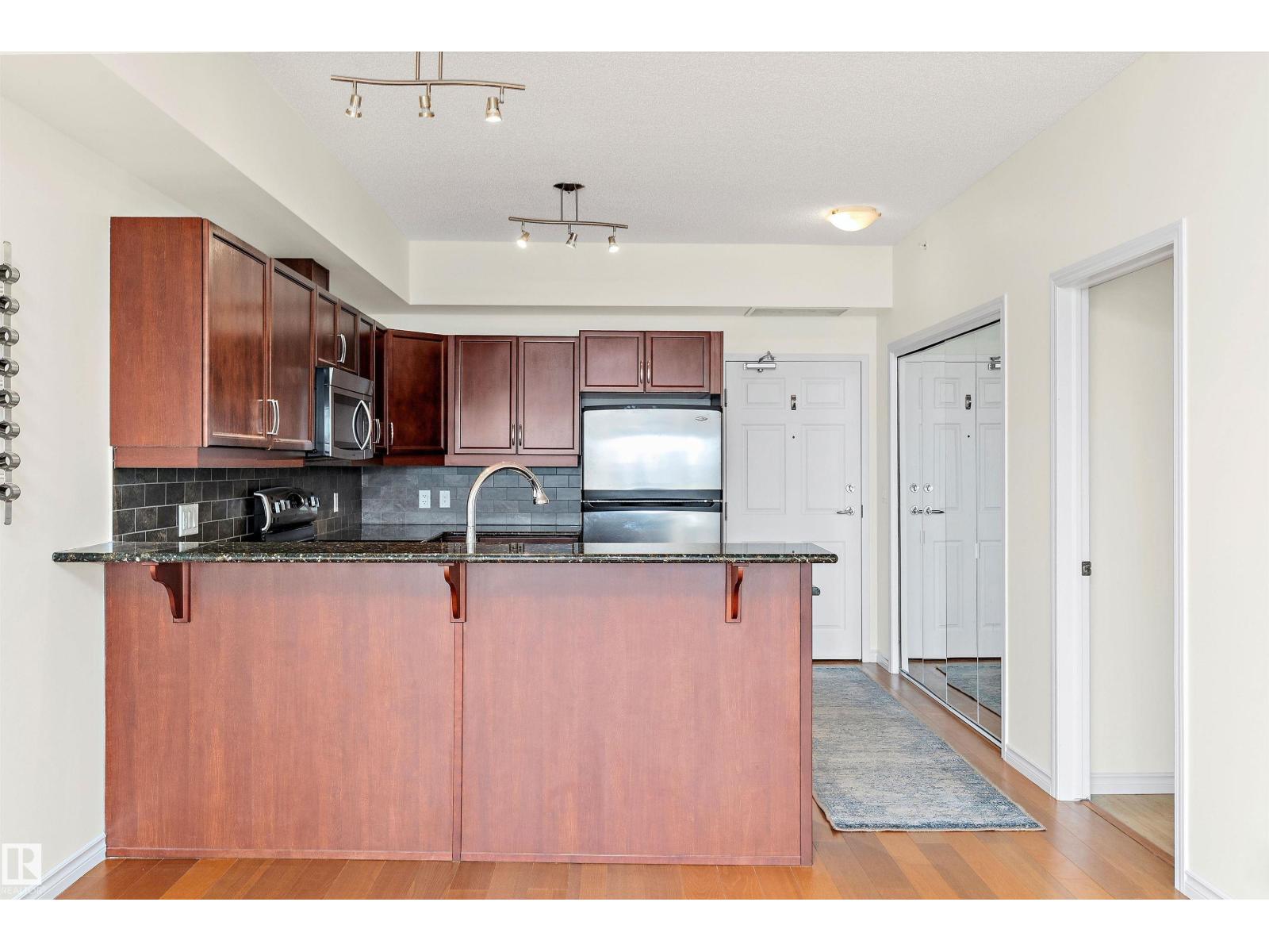 Photo 4 of 702 10303 111 St Nw, Edmonton AB