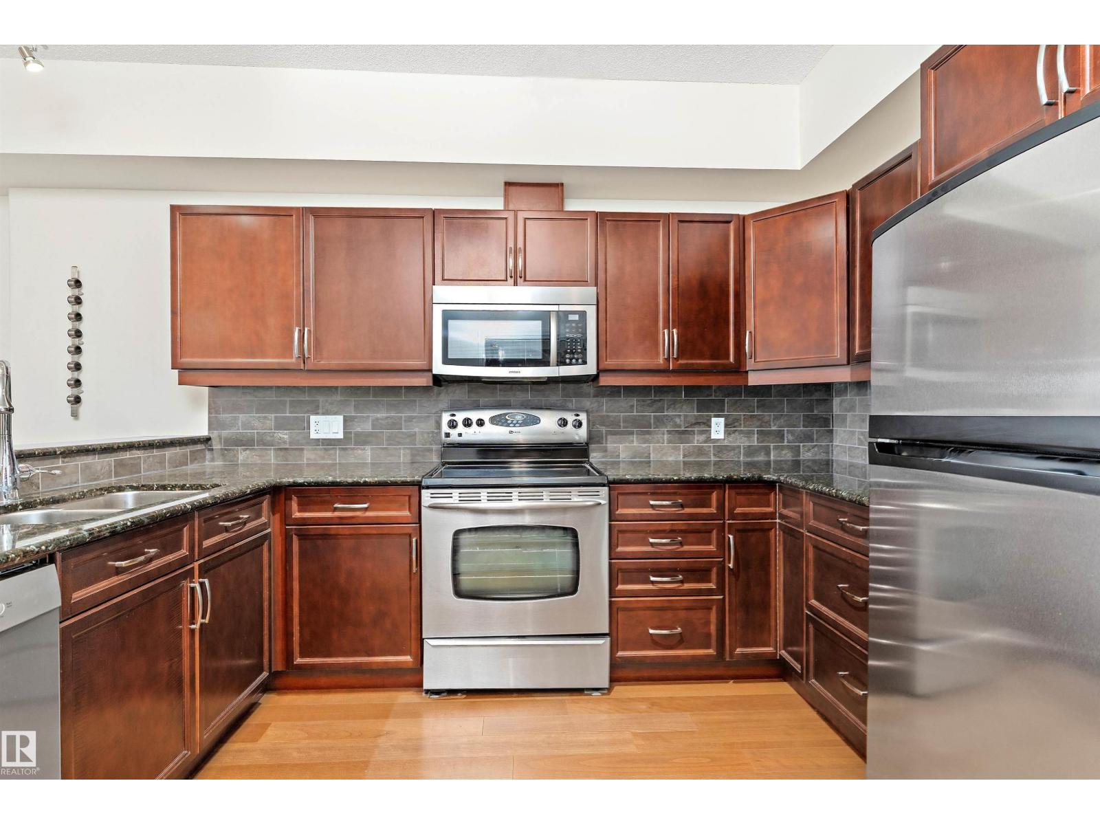 Photo 6 of 702 10303 111 St Nw, Edmonton AB