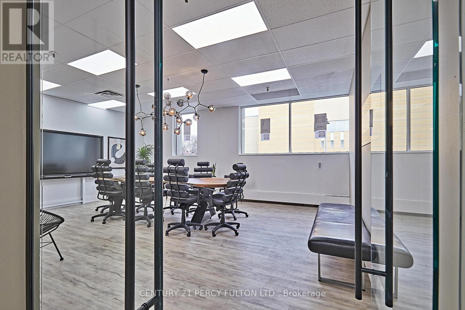 Photo 36 of 112 50 Richmond Street E, Oshawa ON