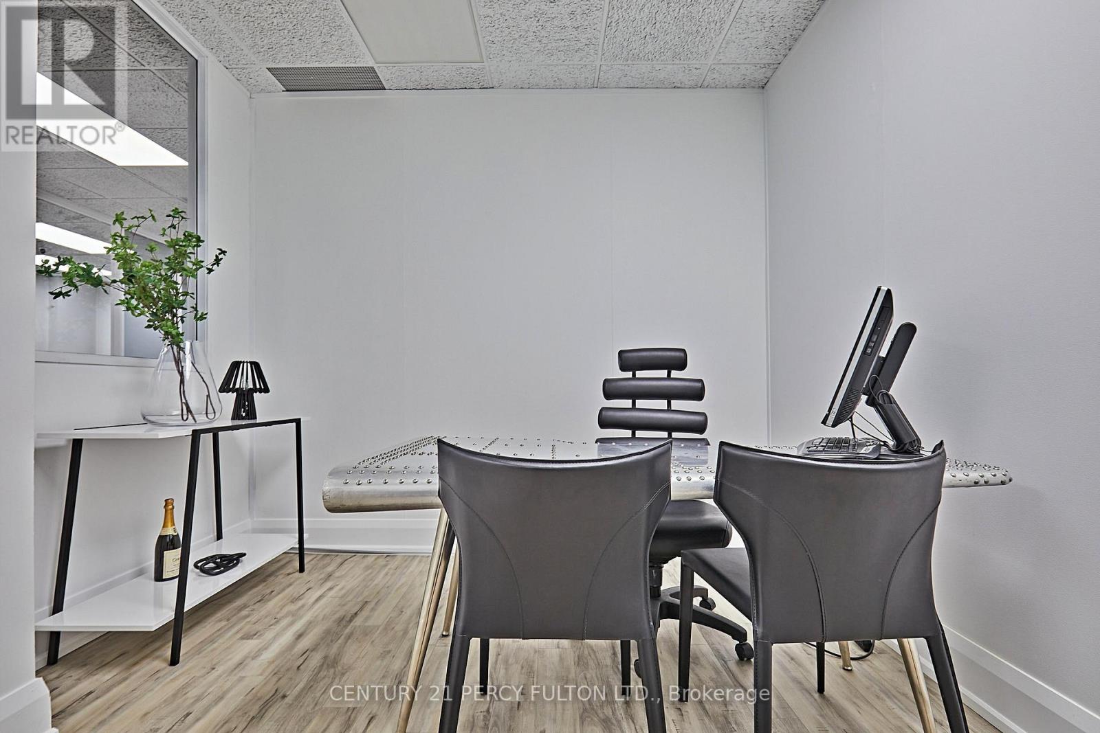 Photo 22 of 112 50 Richmond Street E, Oshawa ON