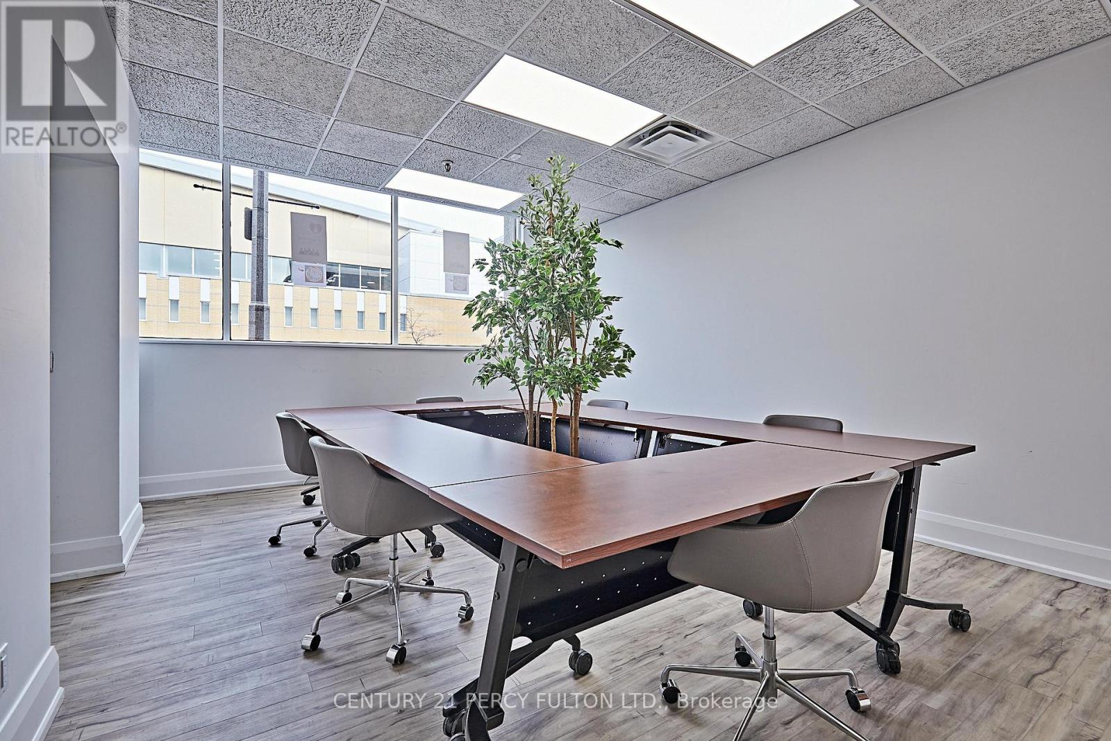 Photo 14 of 112 50 Richmond Street E, Oshawa ON