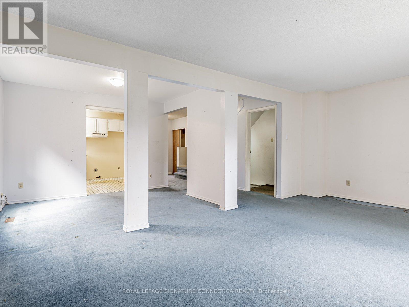 Photo 24 of 77 White Heather Boulevard, Toronto ON