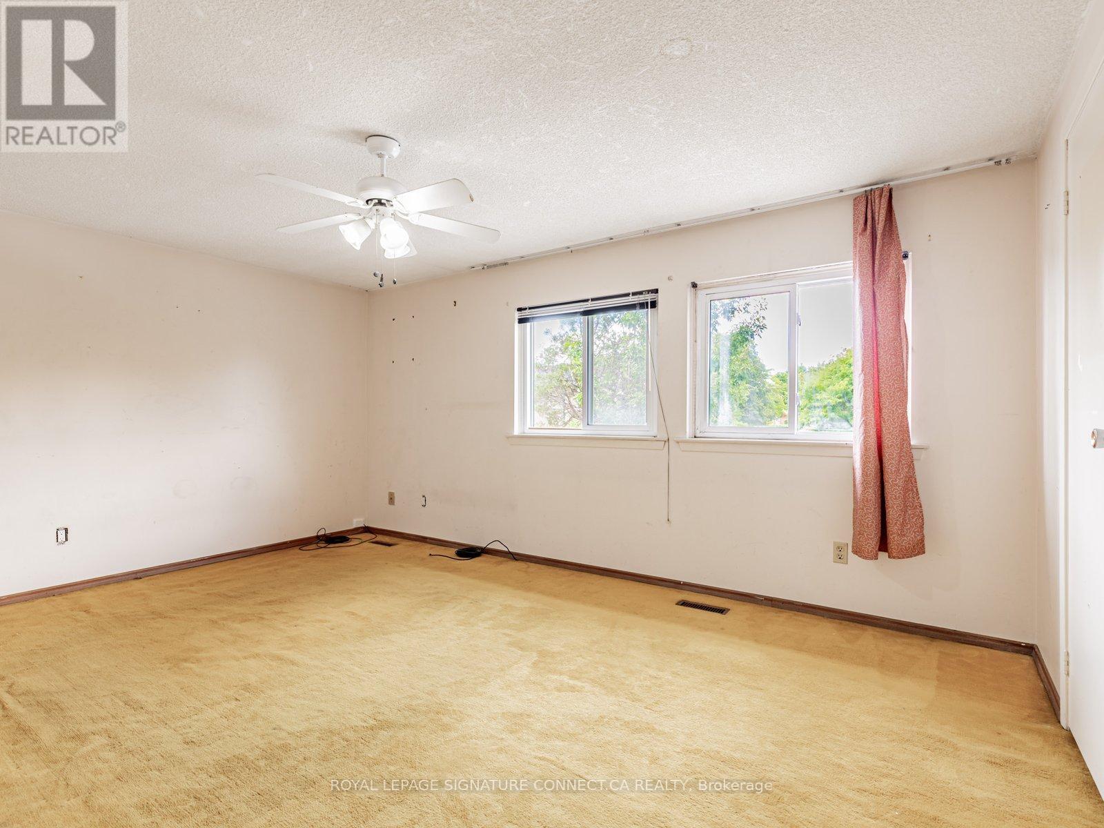 Photo 12 of 77 White Heather Boulevard, Toronto ON