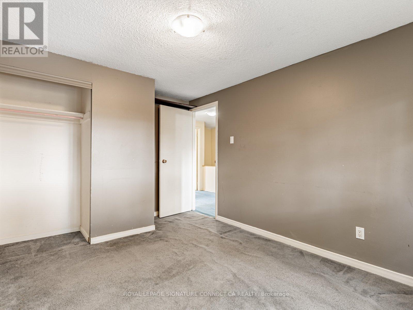 Photo 31 of 77 White Heather Boulevard, Toronto ON