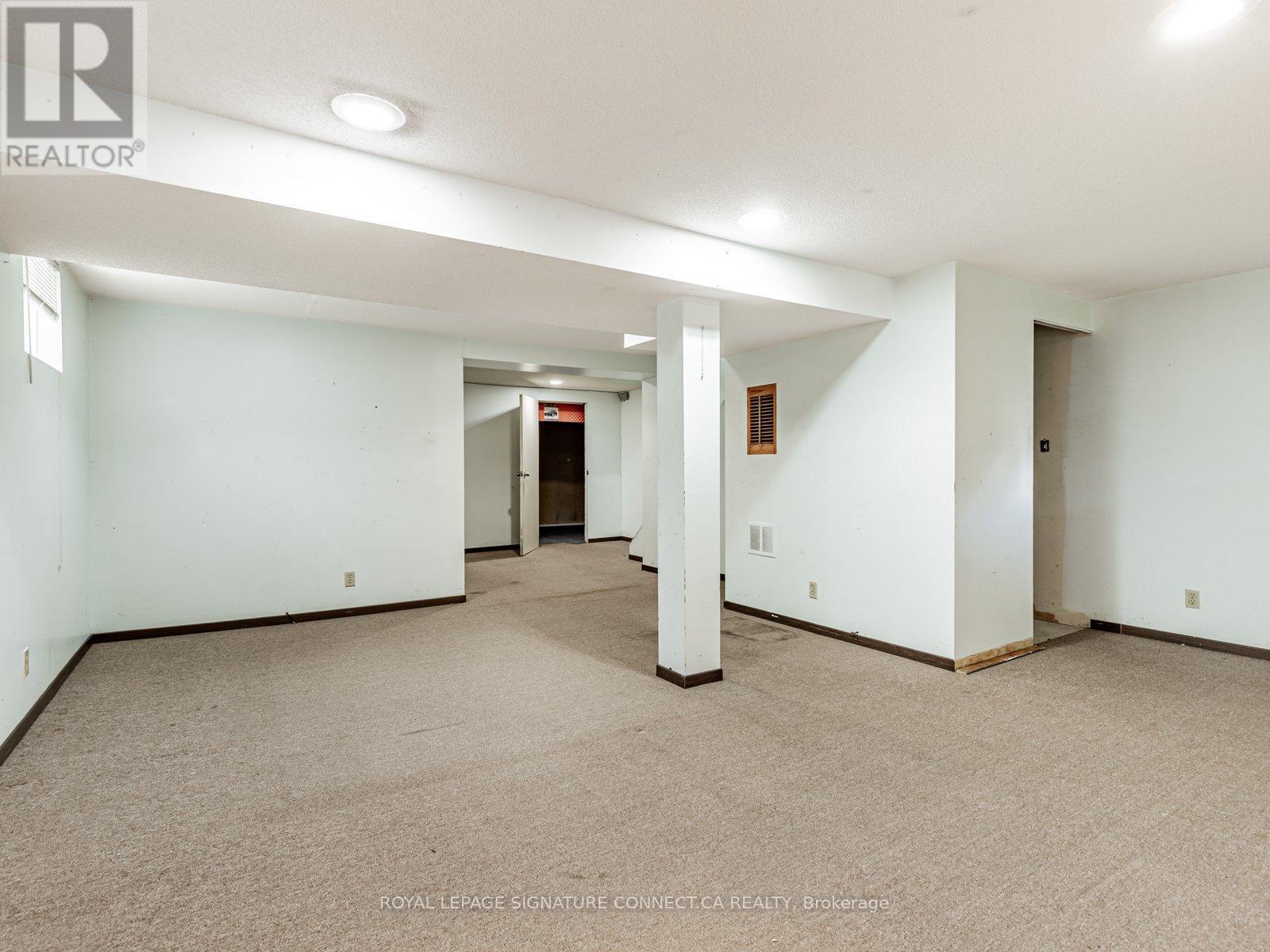 Photo 33 of 77 White Heather Boulevard, Toronto ON