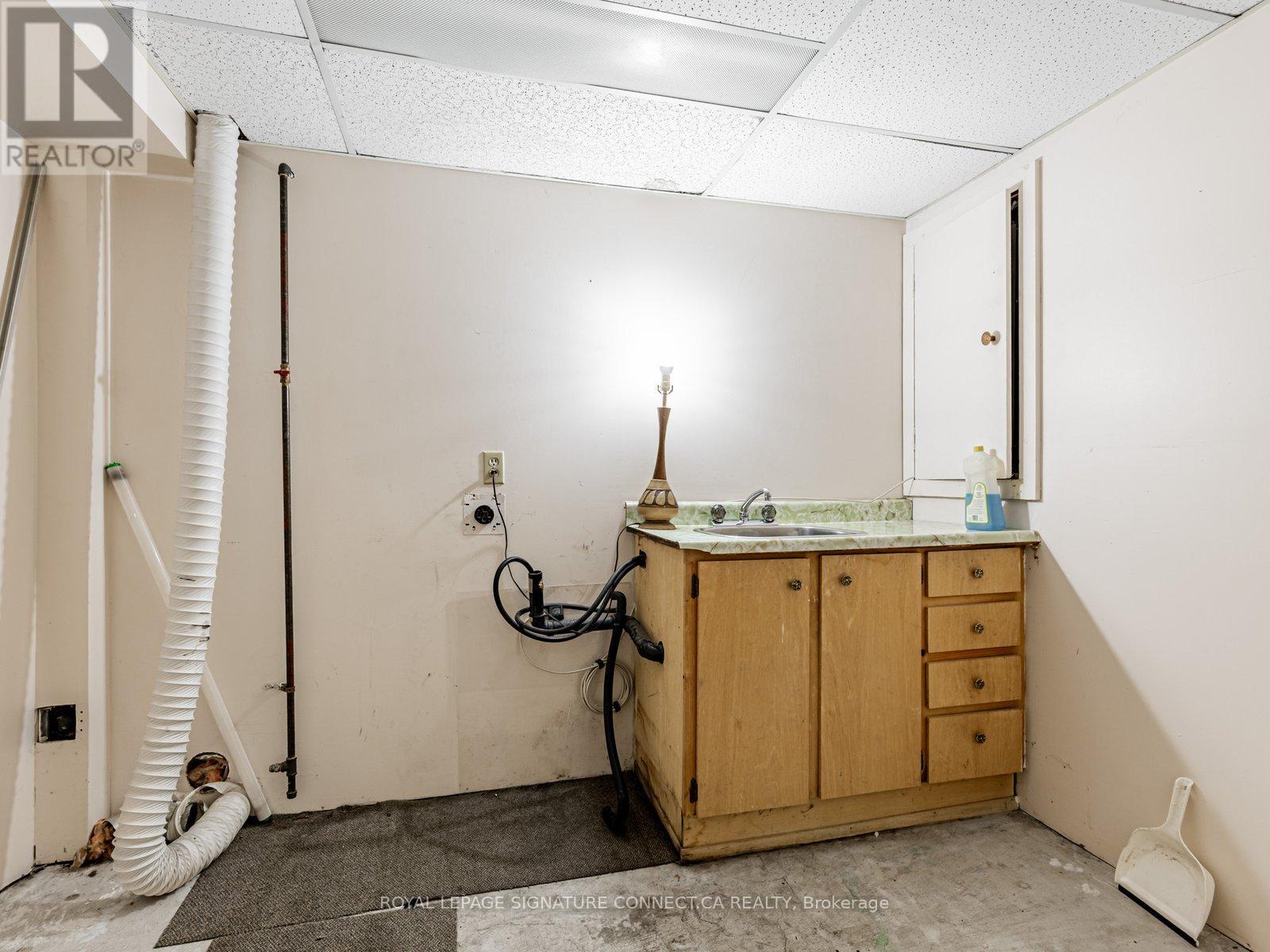 Photo 27 of 77 White Heather Boulevard, Toronto ON