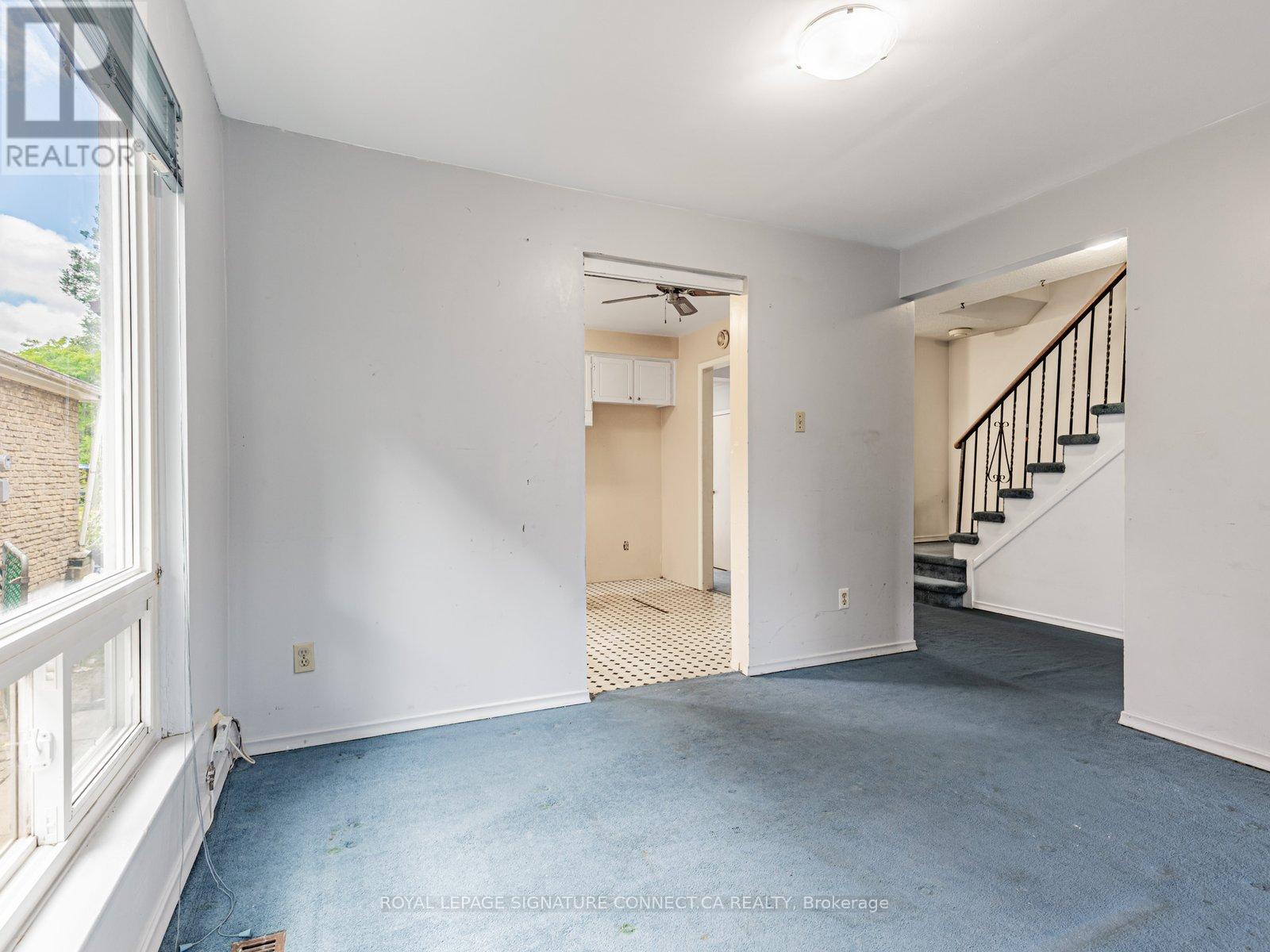 Photo 11 of 77 White Heather Boulevard, Toronto ON