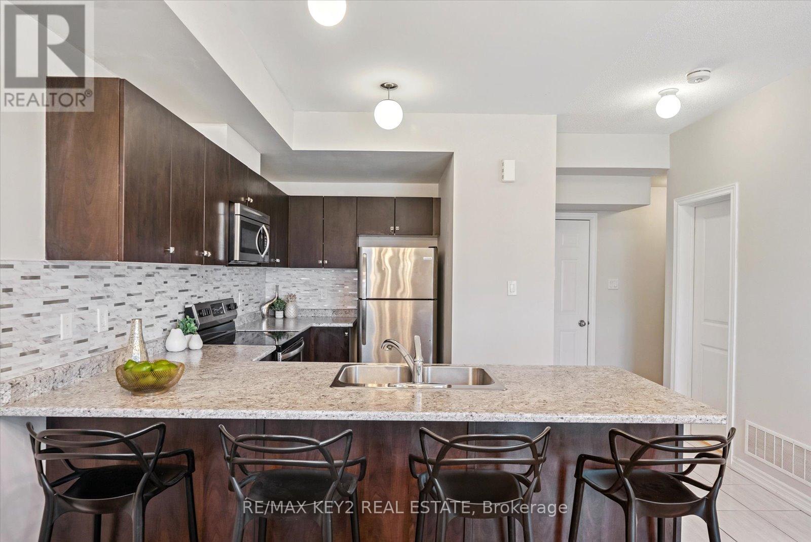 Photo 11 of 175 1704 Grenwich Glen, Pickering ON
