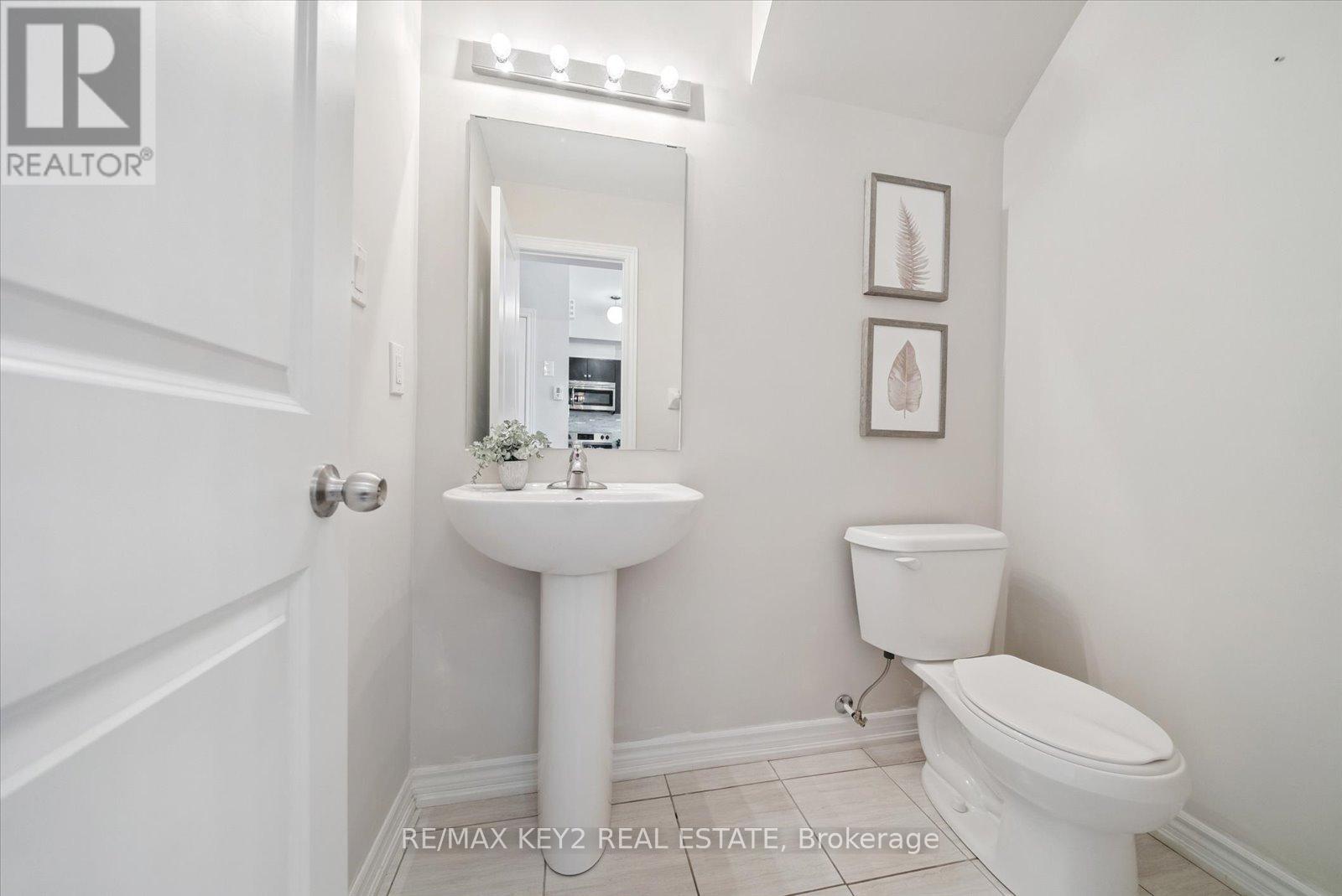 Photo 13 of 175 1704 Grenwich Glen, Pickering ON