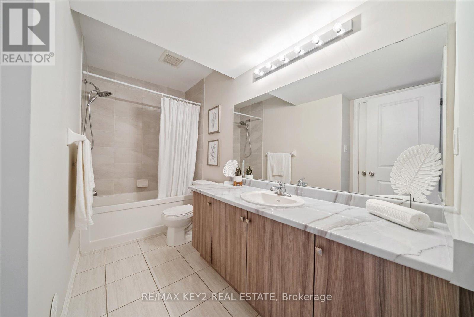 Photo 15 of 175 1704 Grenwich Glen, Pickering ON