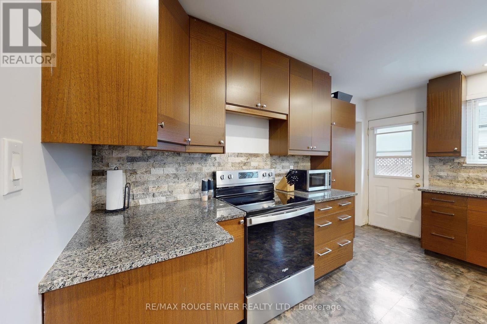 Photo 10 of 798 Oliva Street, Pickering ON