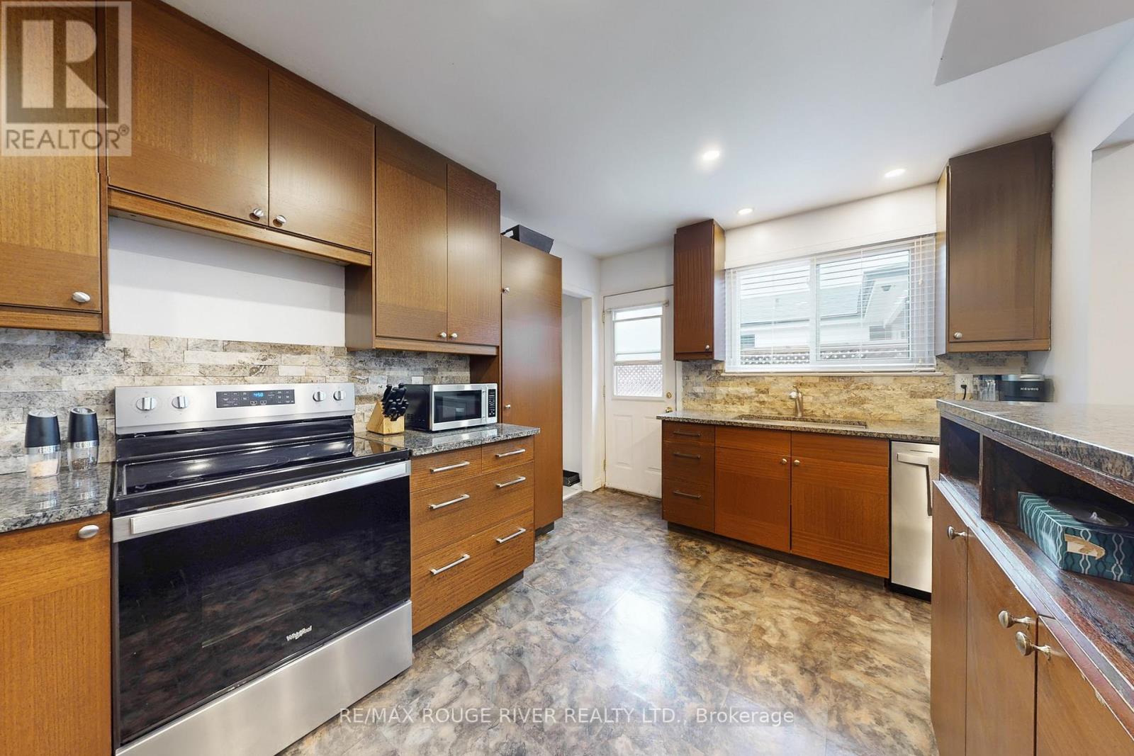 Photo 12 of 798 Oliva Street, Pickering ON