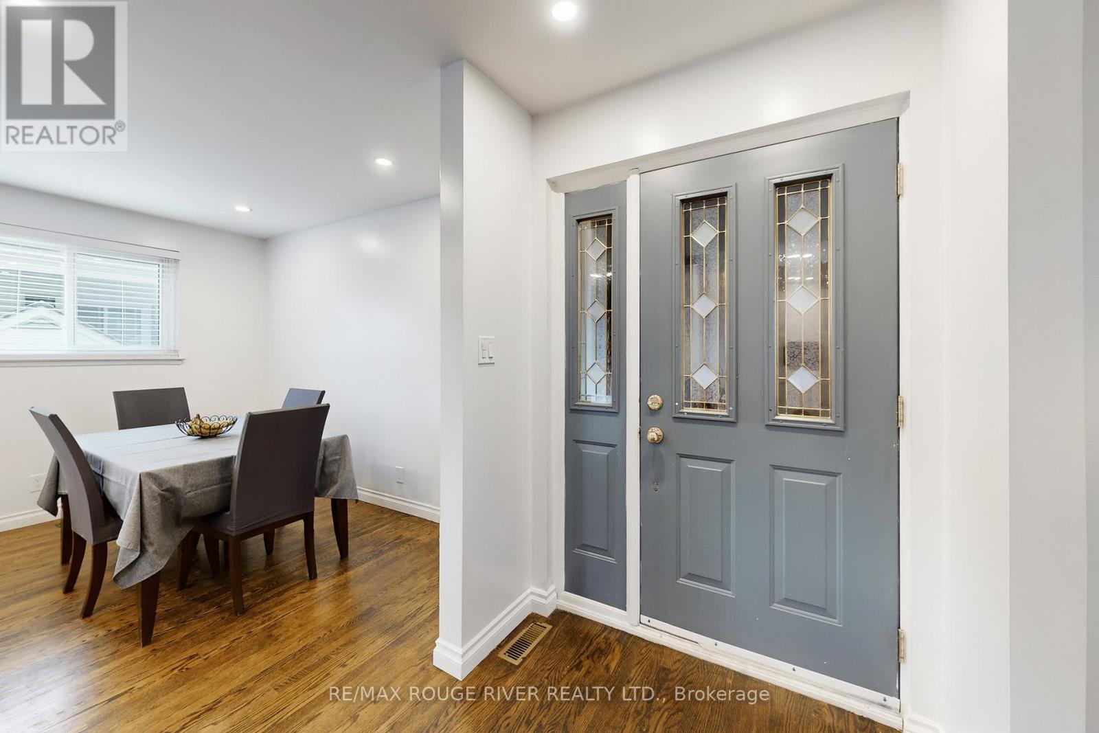 Photo 3 of 798 Oliva Street, Pickering ON