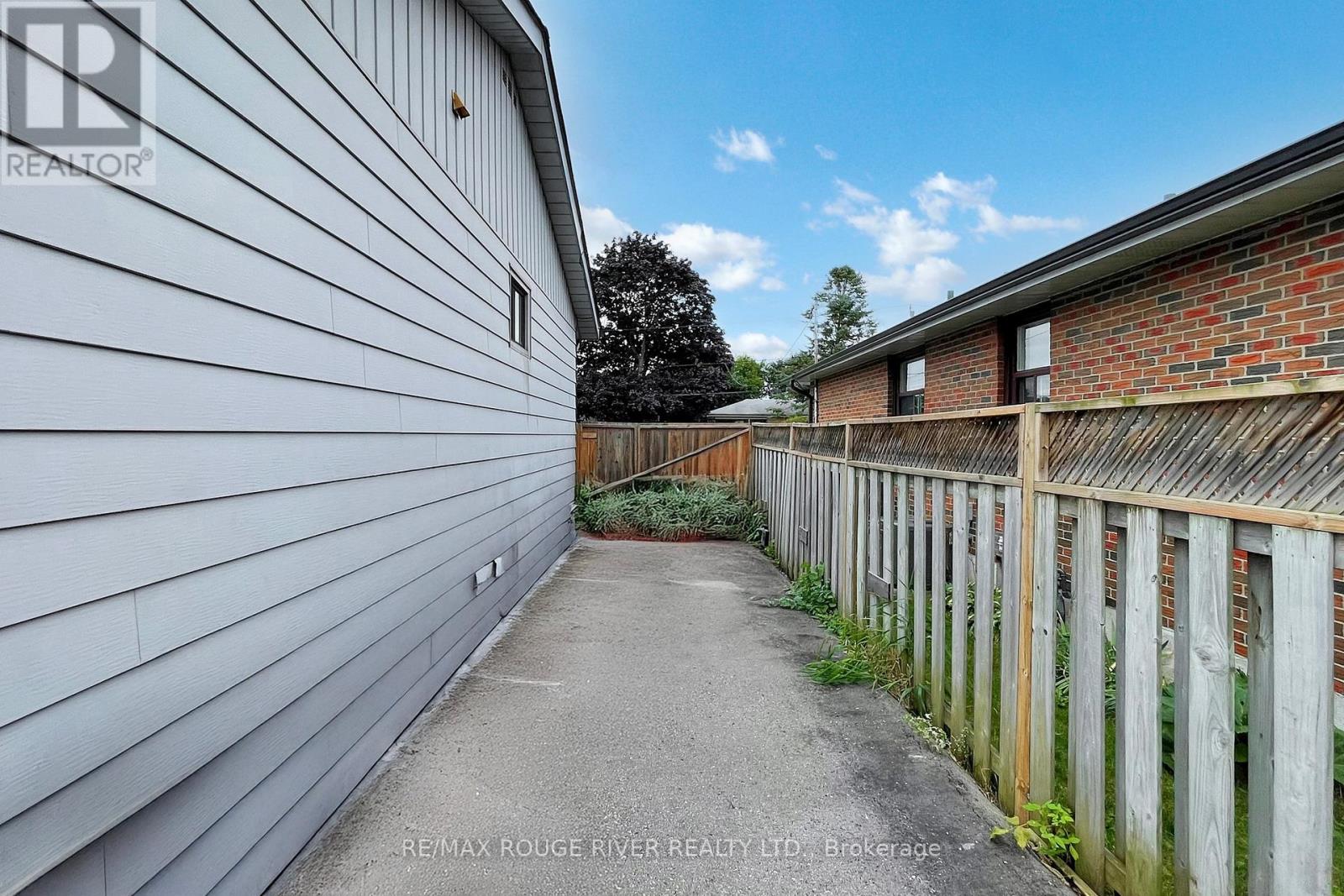 Photo 42 of 798 Oliva Street, Pickering ON