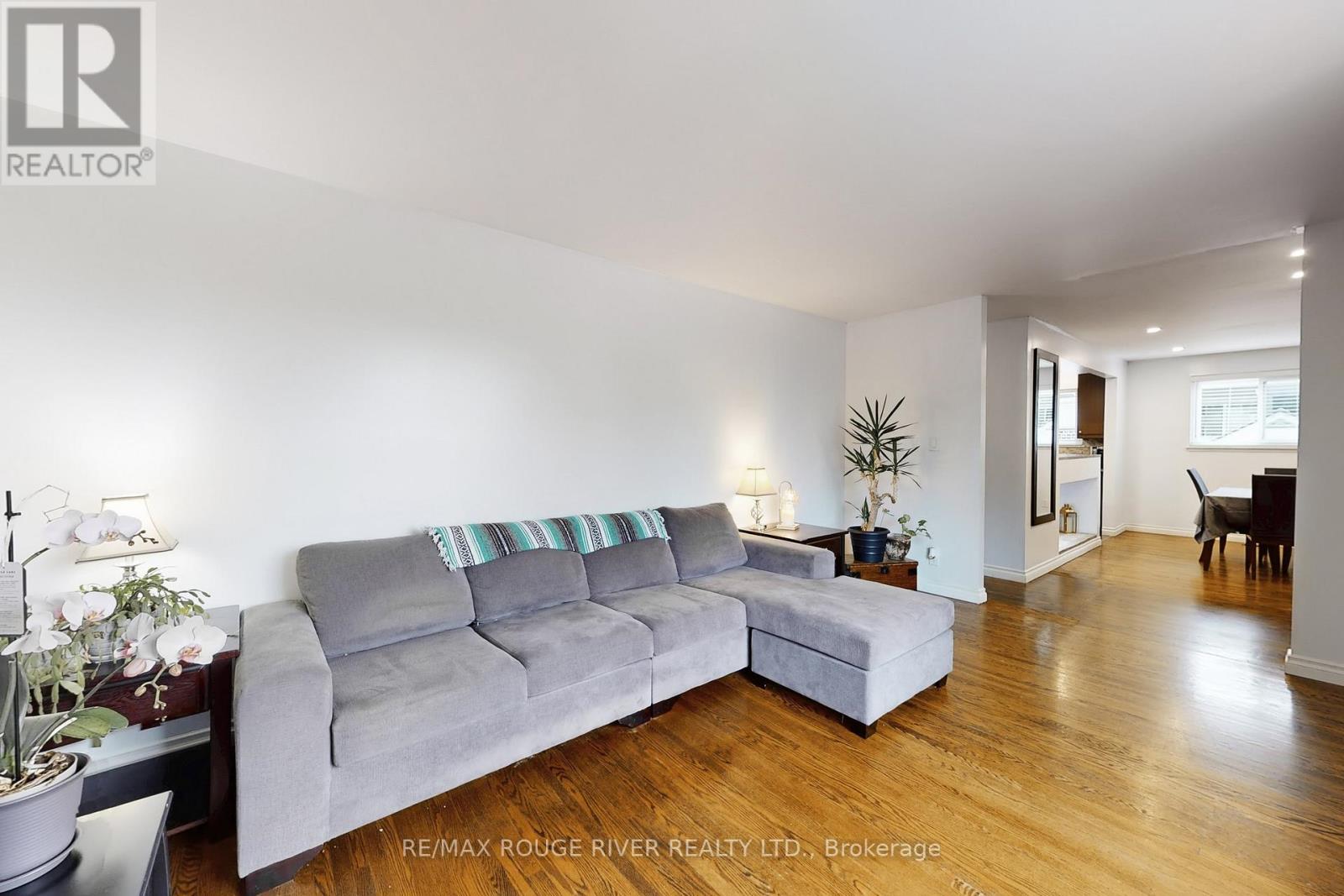 Photo 5 of 798 Oliva Street, Pickering ON