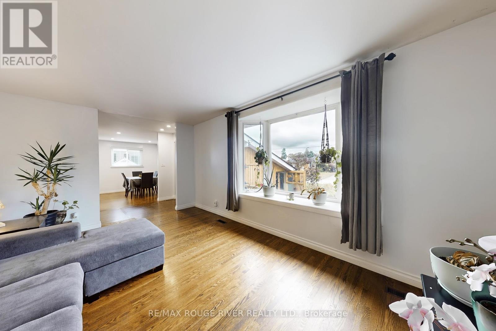 Photo 6 of 798 Oliva Street, Pickering ON