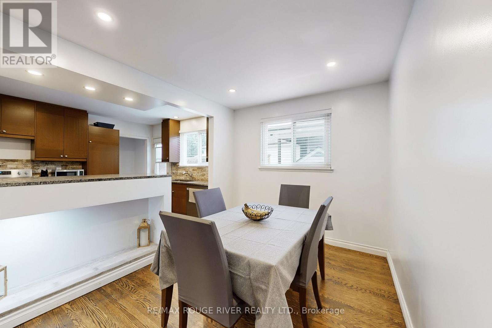 Photo 8 of 798 Oliva Street, Pickering ON