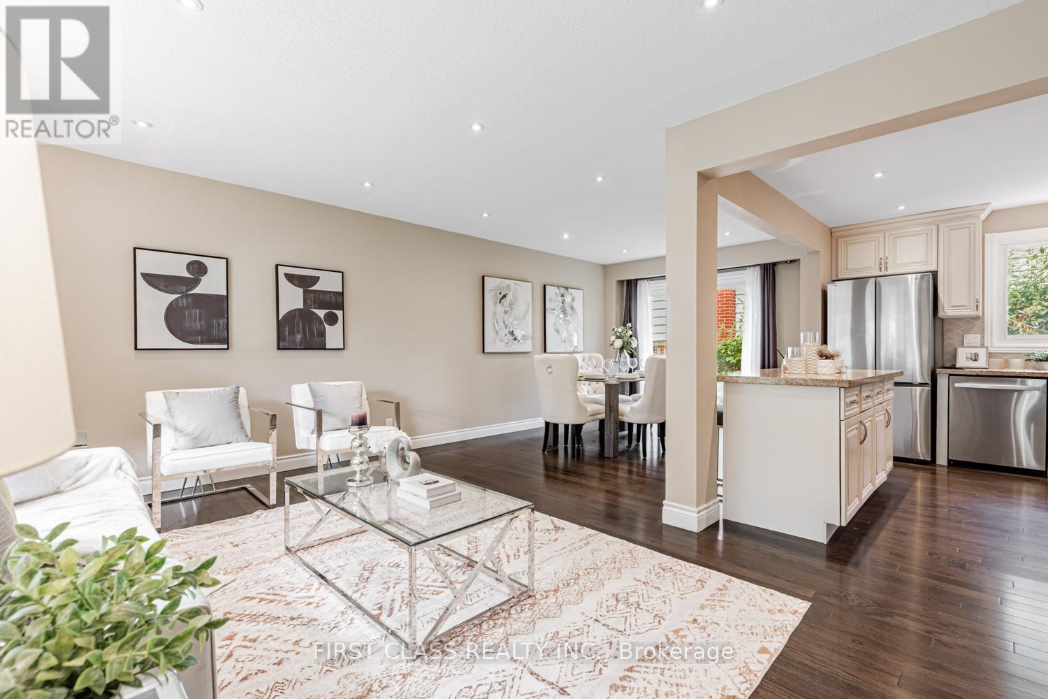 Photo 5 of 97 Bridlewood Boulevard, Toronto ON
