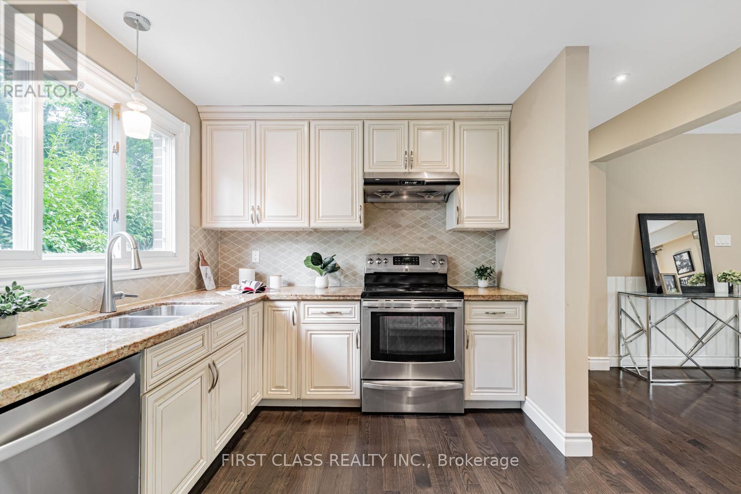 Photo 9 of 97 Bridlewood Boulevard, Toronto ON