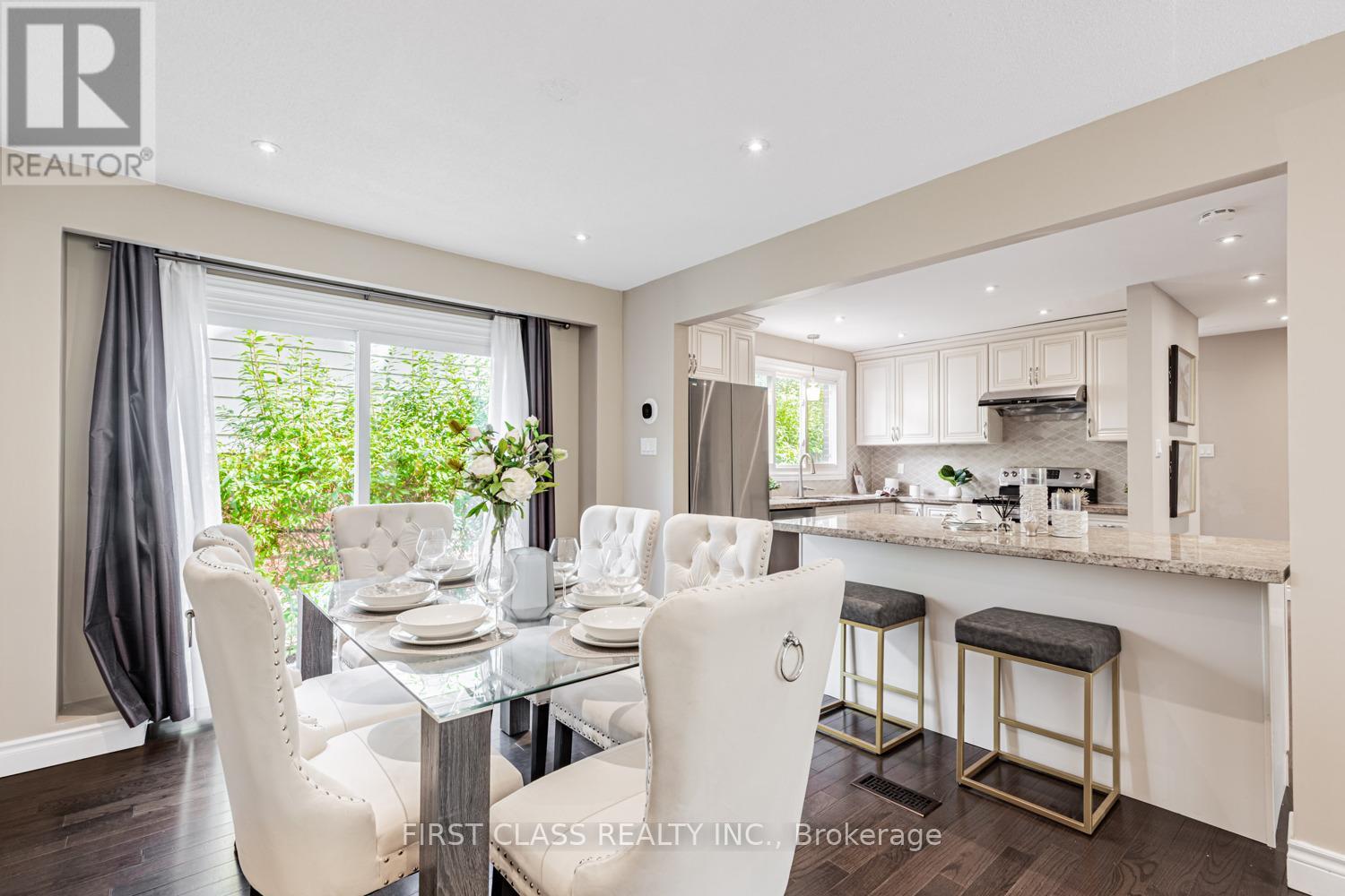 Photo 3 of 97 Bridlewood Boulevard, Toronto ON