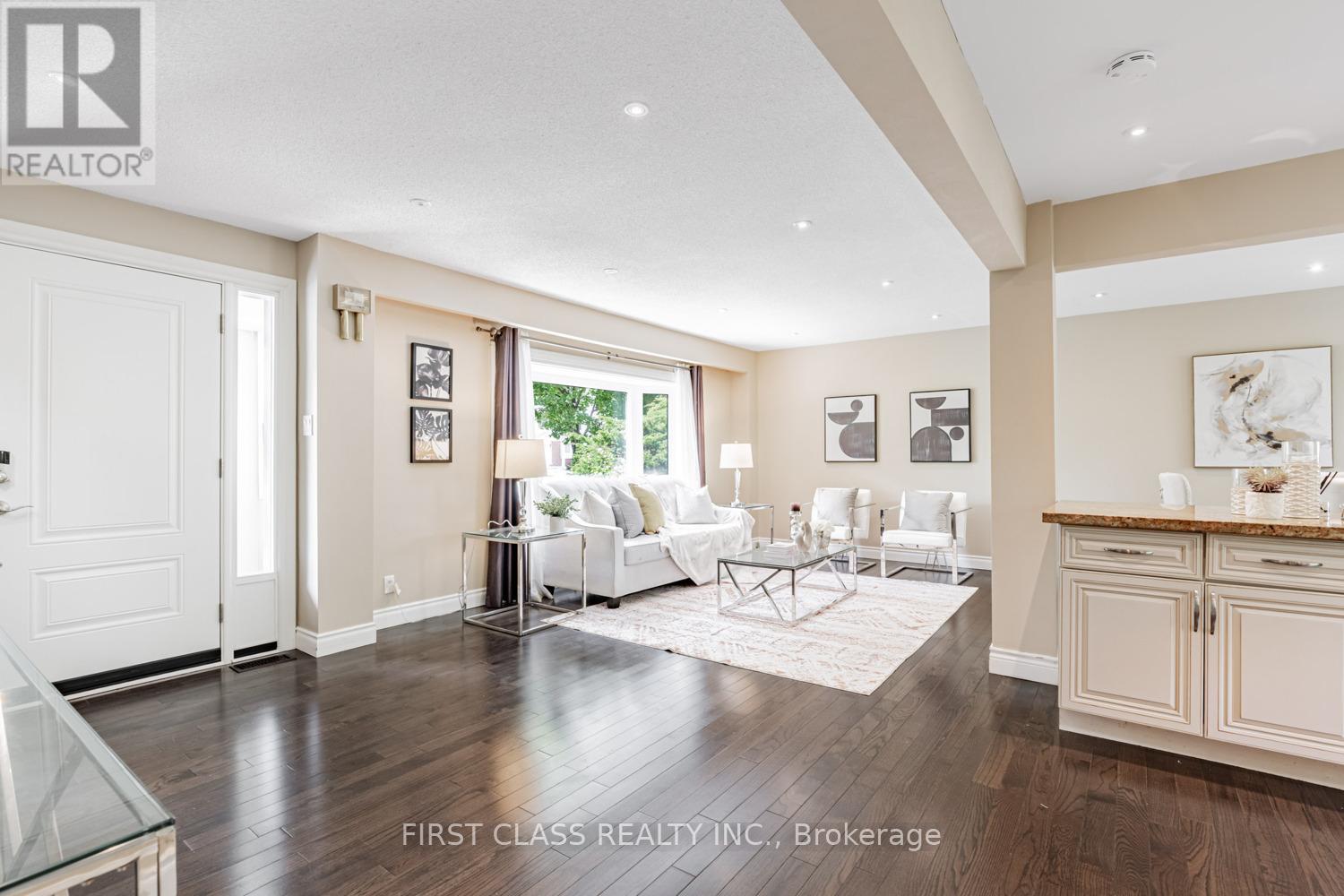 Photo 4 of 97 Bridlewood Boulevard, Toronto ON