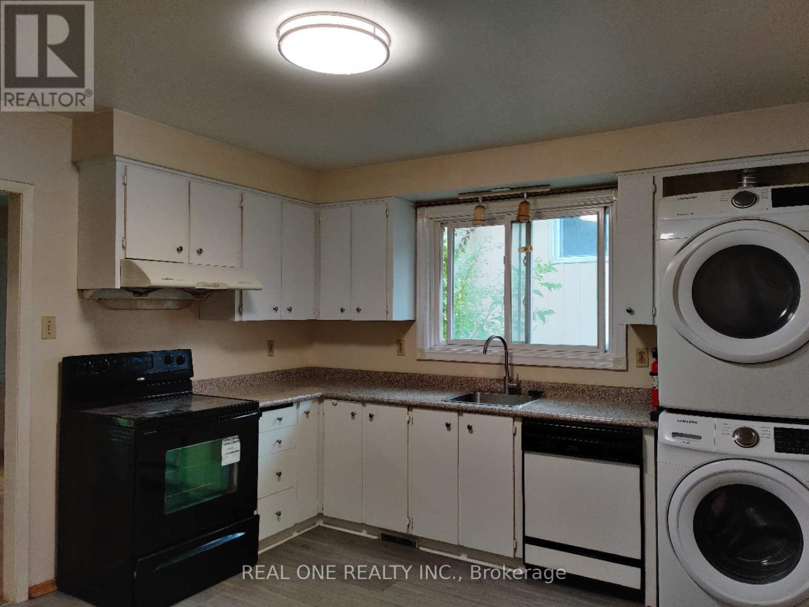 Photo 10 of Upper 93 Southdale Drive, Markham ON